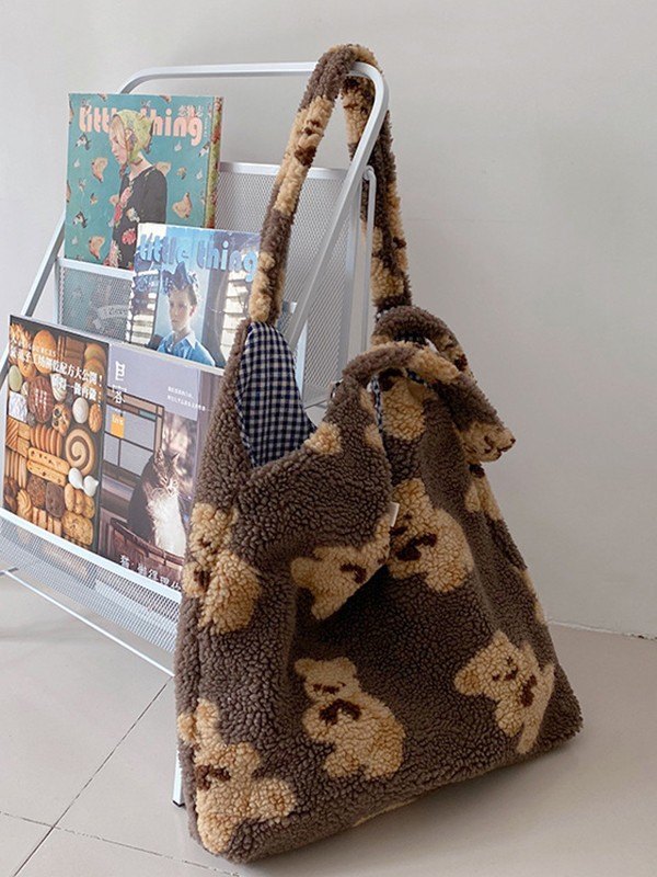 Bolso de hombro de forro polar con motivo de oso-4